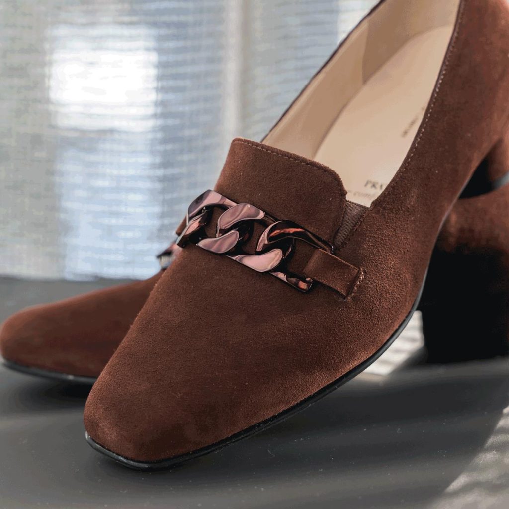 Collectie stijlvolle Hassia schoenen in verschillende modellen: pumps, sneakers en laarzen in diverse kleuren en materialen